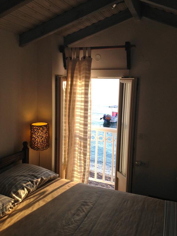 Ireon Samos Beach House Apartment ภายนอก รูปภาพ