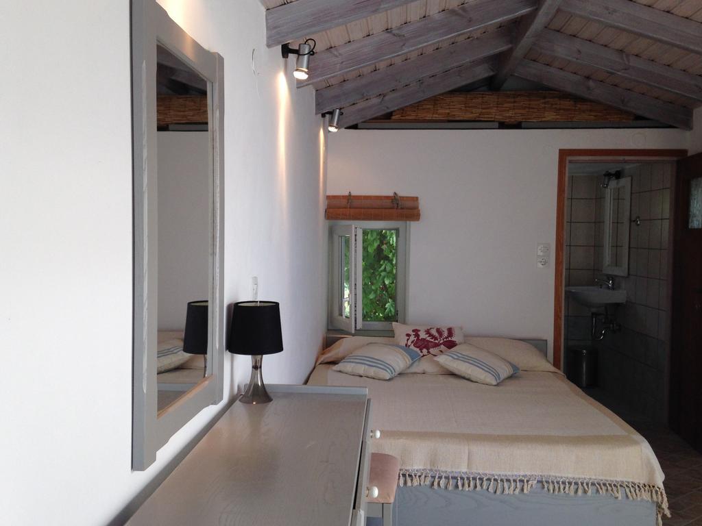 Ireon Samos Beach House Apartment ภายนอก รูปภาพ