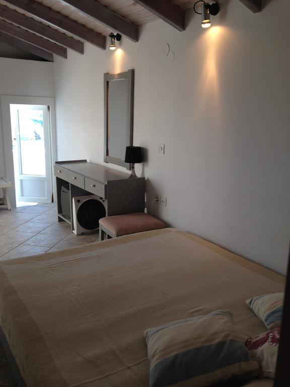 Ireon Samos Beach House Apartment ภายนอก รูปภาพ