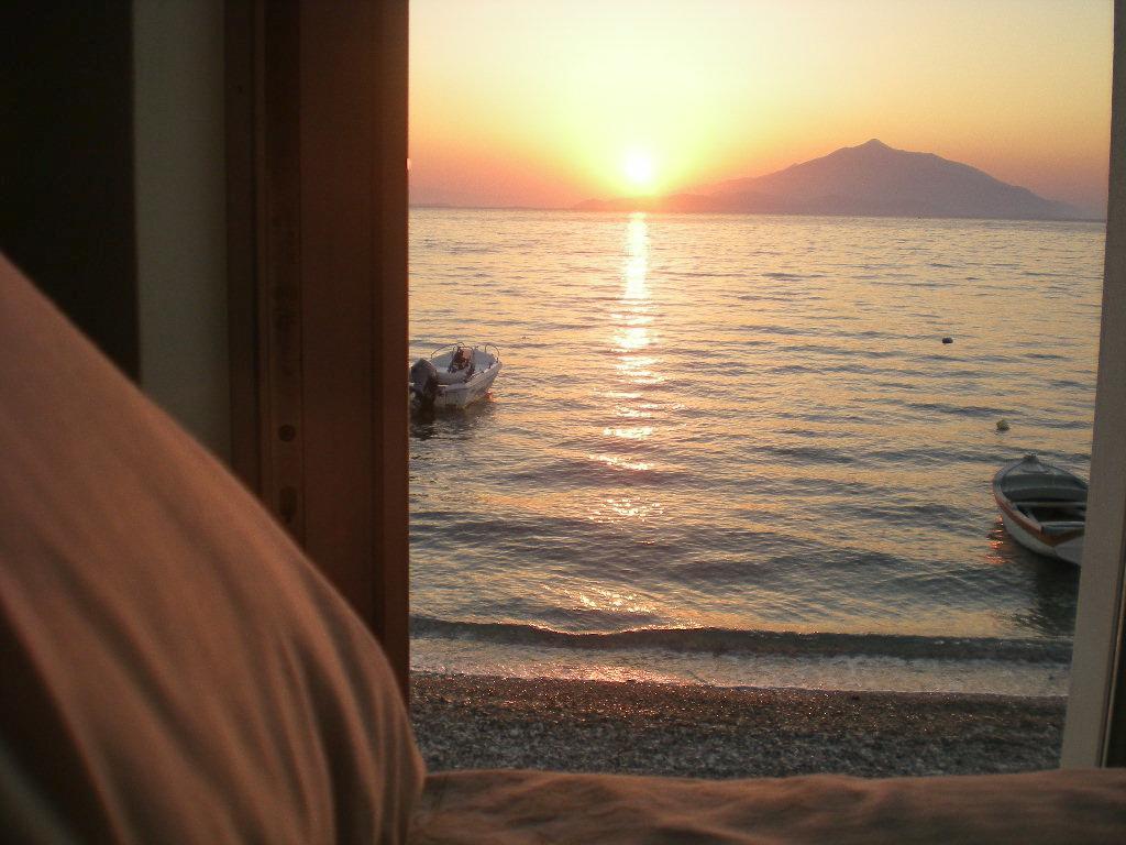 Ireon Samos Beach House Apartment ภายนอก รูปภาพ