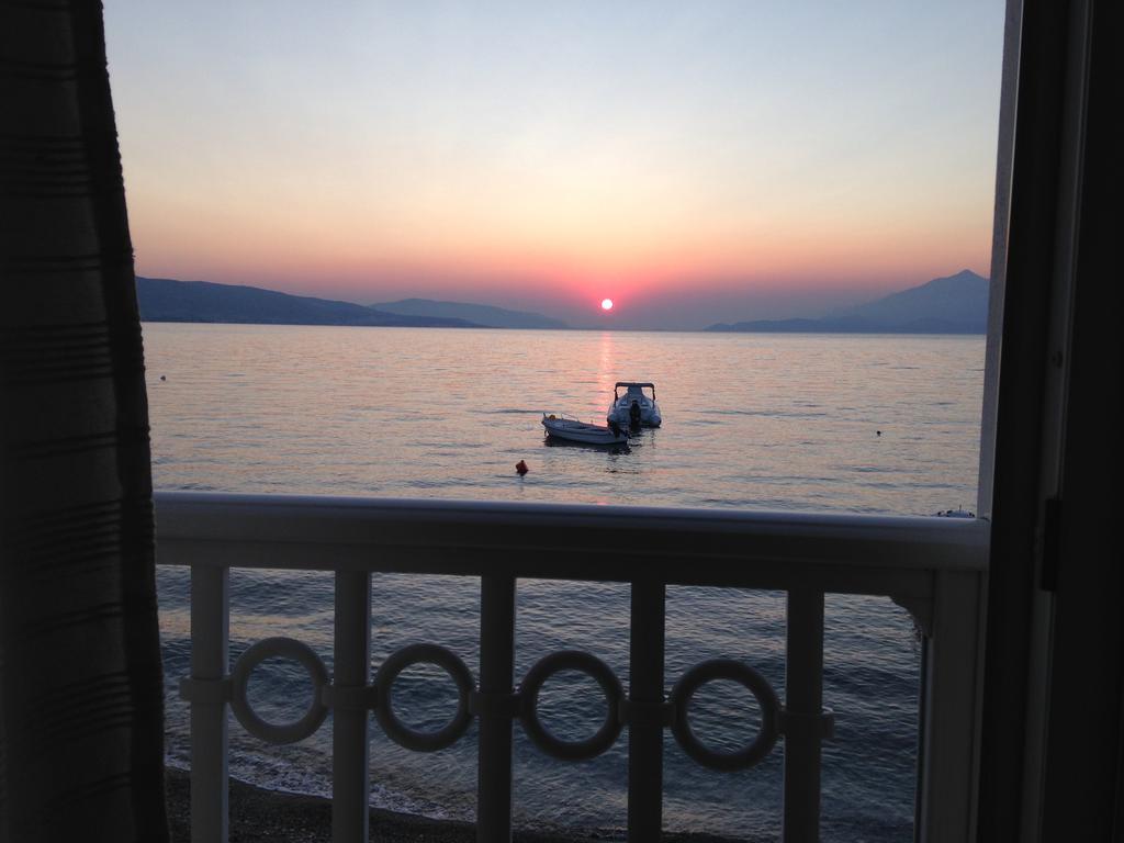 Ireon Samos Beach House Apartment ภายนอก รูปภาพ