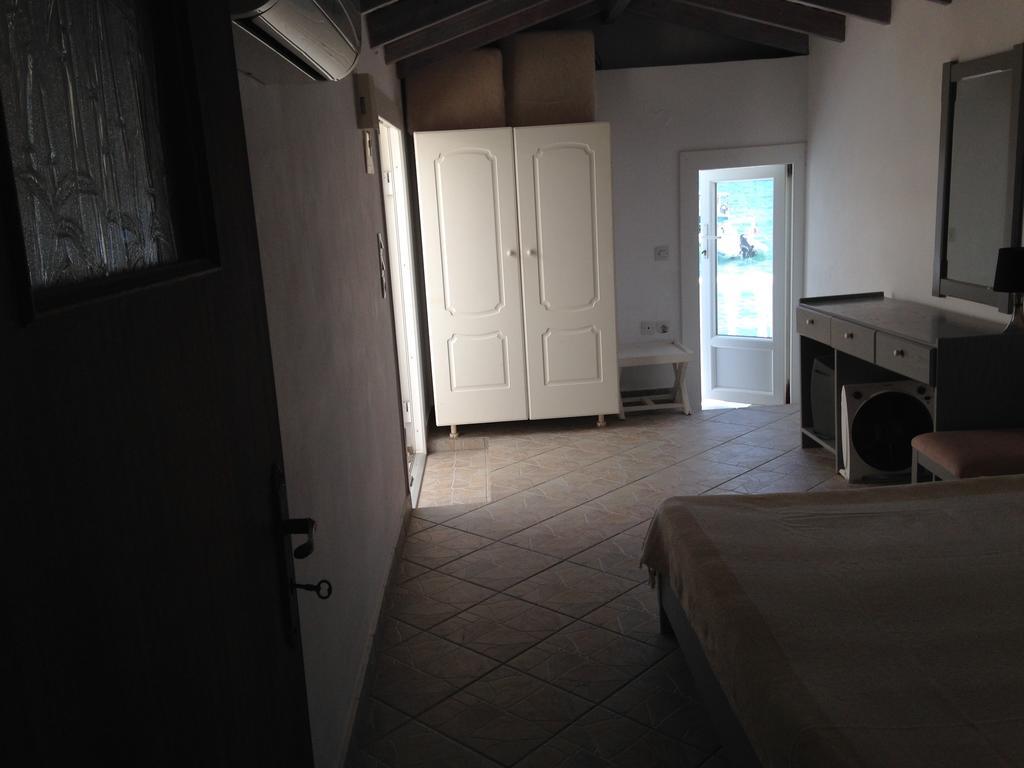 Ireon Samos Beach House Apartment ภายนอก รูปภาพ