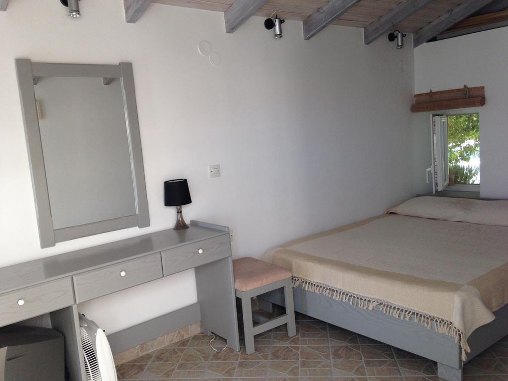 Ireon Samos Beach House Apartment ภายนอก รูปภาพ